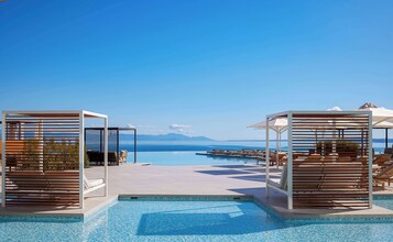 Piscine couverte, piscine extérieure (ouverte en saison)