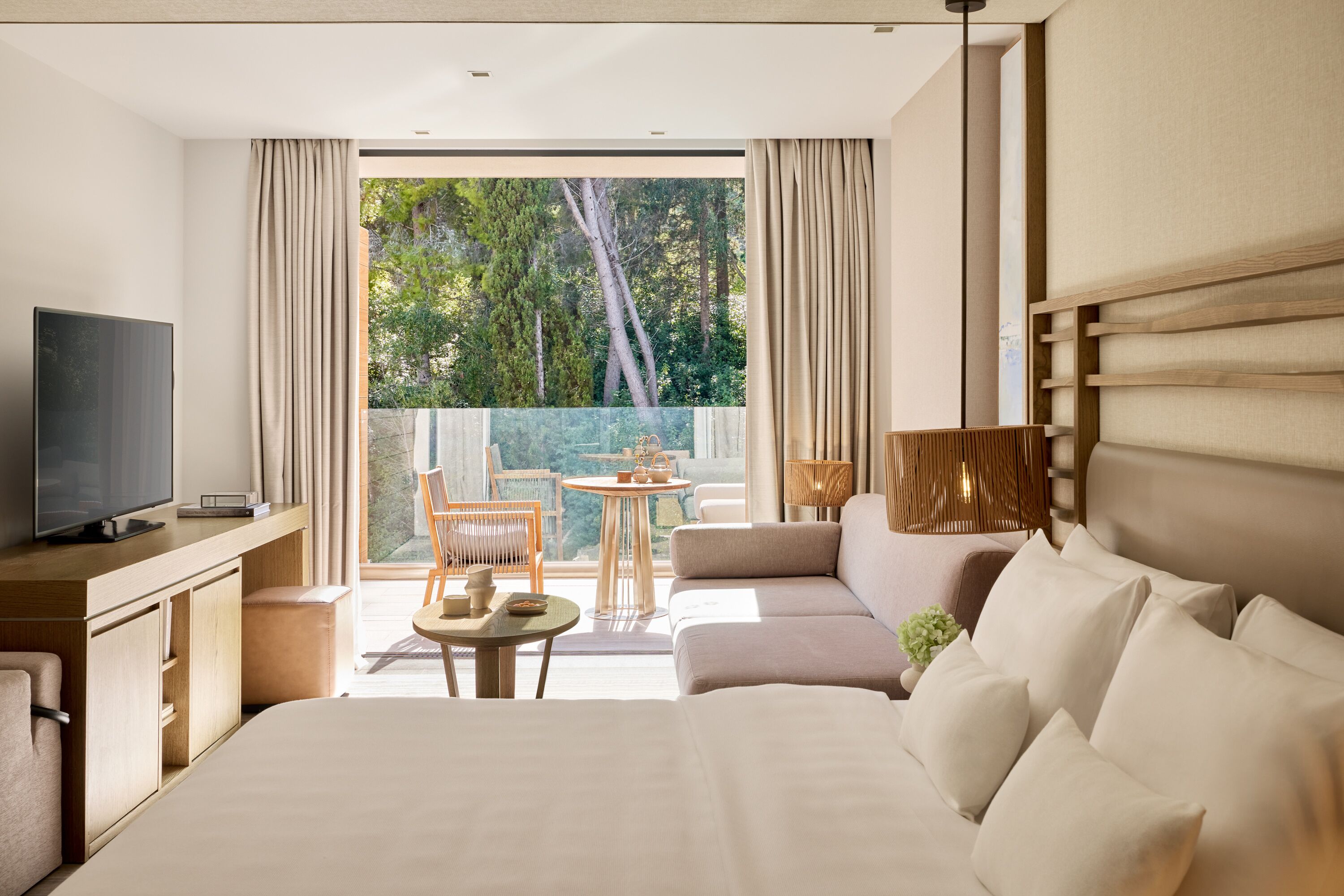 Achilleion Woodland View Grand Room - King | Hypo-allergenic bedding, minibar, in-room safe, desk