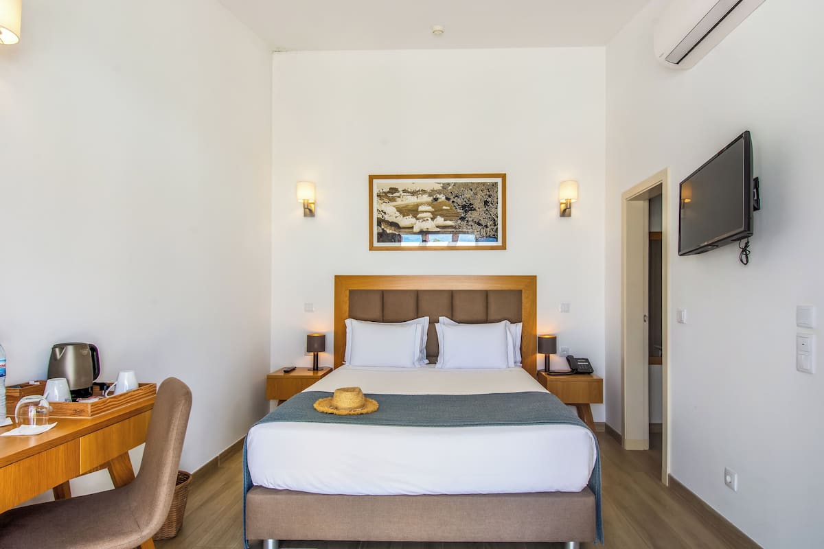 Standard Double Room | In-room safe, desk, blackout drapes, soundproofing