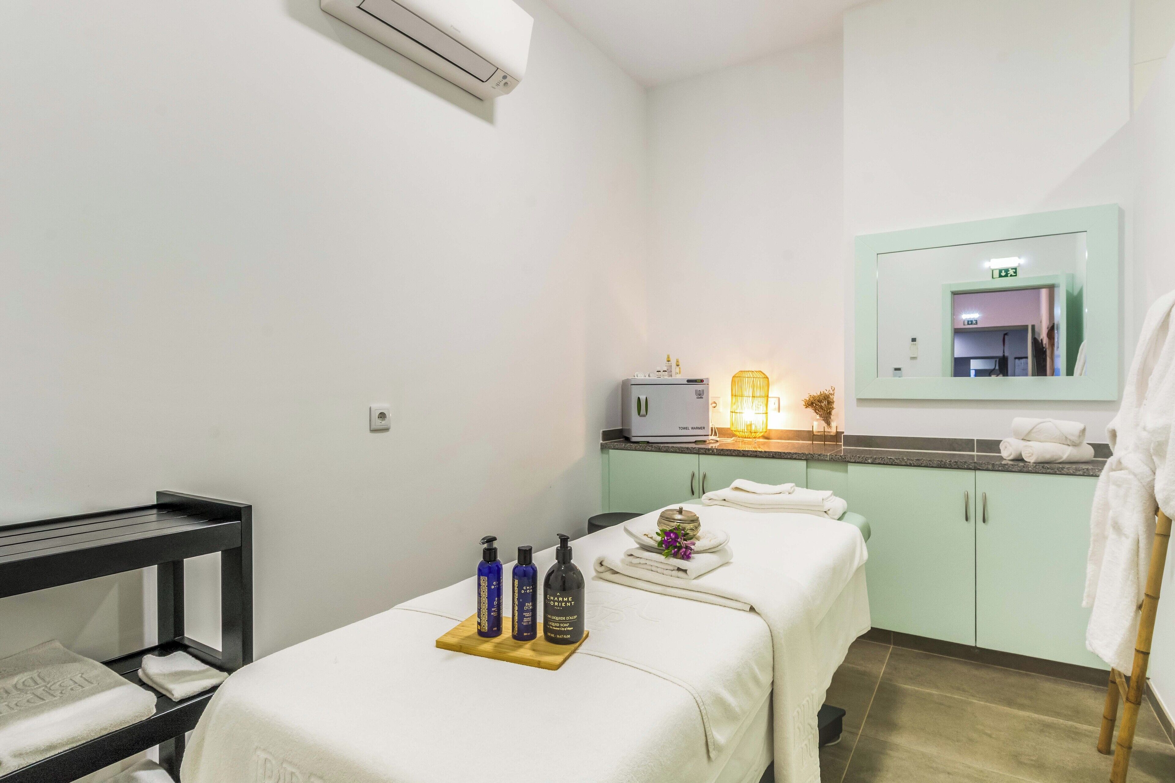 Bilik rawatan pasangan, rawatan badan, lulur badan, rawatan muka 