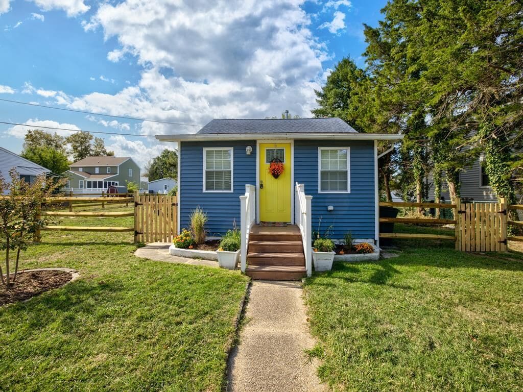 Pet Friendly Cottage Close to the Del. Bay!