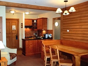 Dining - 2 Bed 5* Luxury Apartment - Sleeps 6 - Alps (Bourg Saint Maurice)