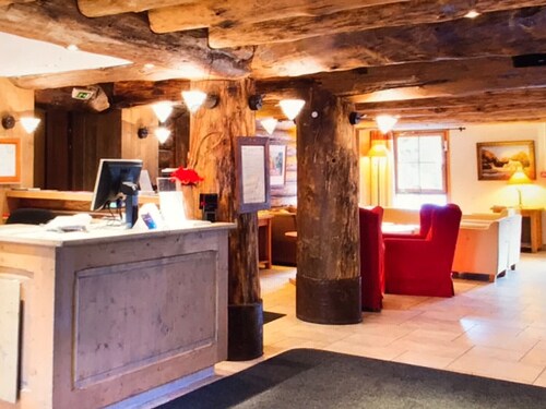 2 Bed 5* Luxury Apartment - Sleeps 6 - Alps