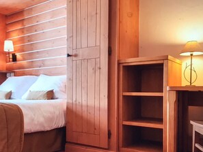 Room - 2 Bed 5* Luxury Apartment - Sleeps 6 - Alps (Bourg Saint Maurice)