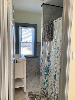 Villa clásica | Baño | Regadera y amenidades de baño gratuitas 