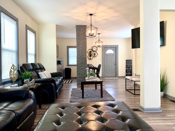 Classic Villa | Desk, soundproofing, free WiFi - The Southside Villa - With Private Yard & Parking, Near Falls & Casino by Niagara Hospitality (Niagara Falls)