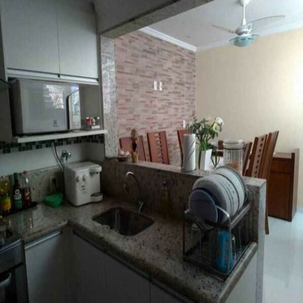 Fridge, microwave, oven, stovetop - Casa Completa E Segura (Natal)