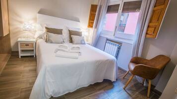1 chambre, fer et planche à repasser