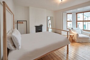 5 bedrooms, iron/ironing board, free WiFi, bed sheets