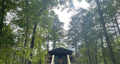 Secluded Ozarks Bunk House at Old Desperado Ranch