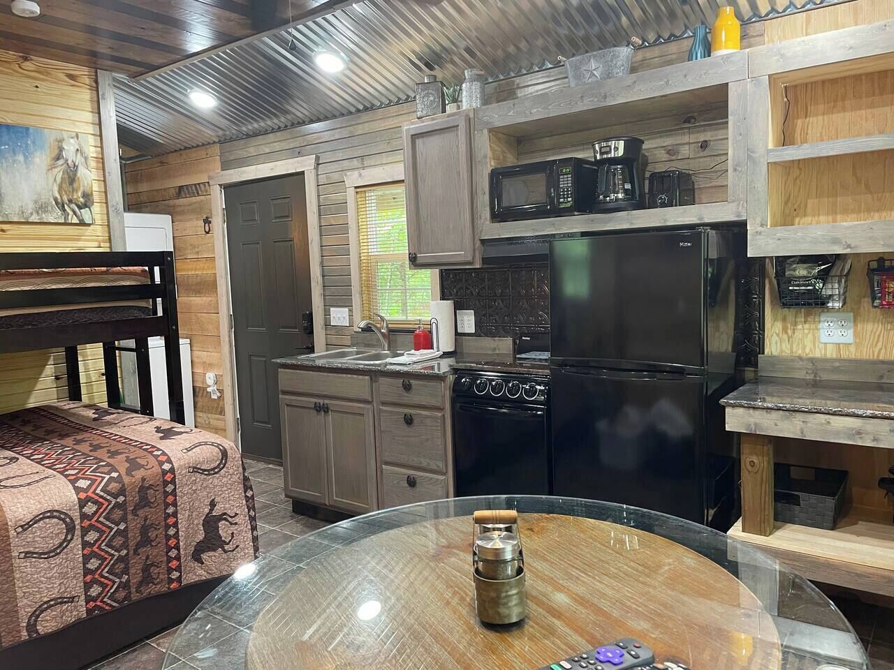 Refrigerador, microondas, horno y parrilla de estufa 