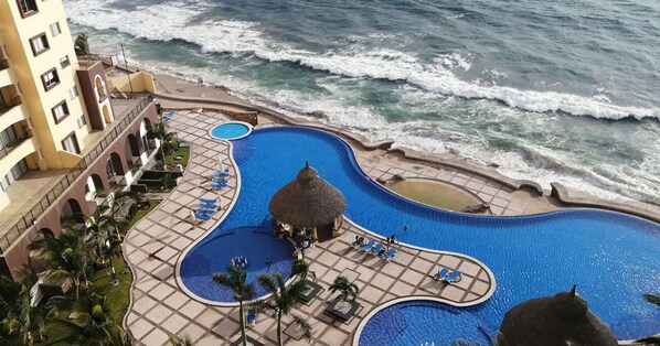 Outdoor pool - Maravilloso Condominio Frente AL MAR en Las Gavias Grand (Mazatlán)