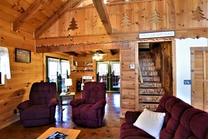 Smart-tv, dvd-spelare, ett bordtennisbord och böcker