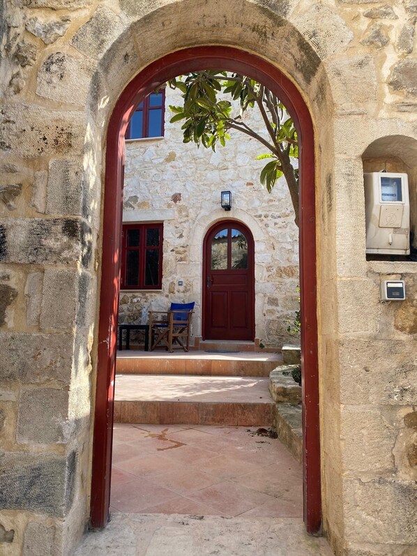 Front of property - La Perla de Maroulas (Rethymno)