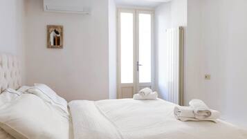 1 Schlafzimmer, Schreibtisch, Bügeleisen/Bügelbrett, Reisekinderbett