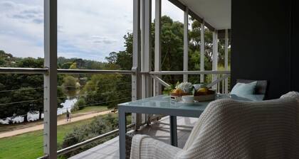 Lakeside Suite 1 + Lakeside Retreat + Spa Bath