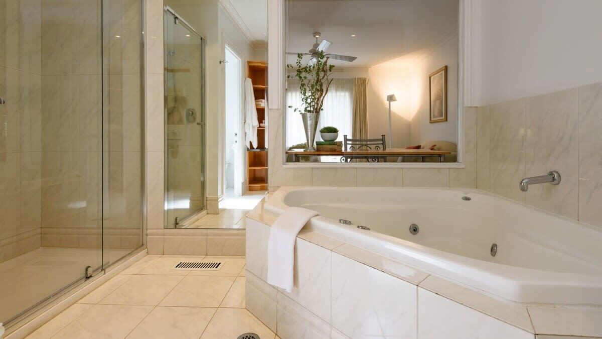 Shower, hair dryer, towels, shampoo