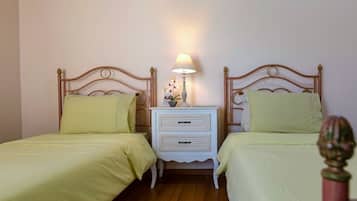 2 habitaciones, tabla de planchar con plancha, wifi y ropa de cama