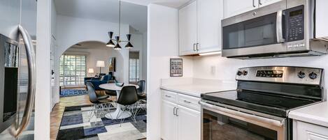 ダイニングテーブル