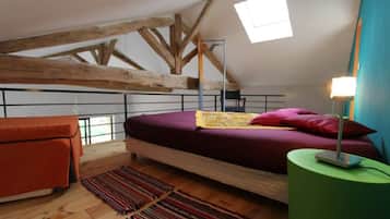 1 habitación, tabla de planchar con plancha, wifi gratis y ropa de cama