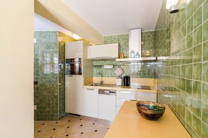 Fridge, oven, dishwasher, toaster