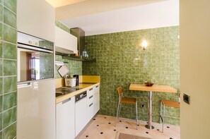 Refrigerador, horno, lavavajillas, tostadora