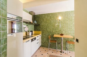 Fridge, oven, dishwasher, toaster