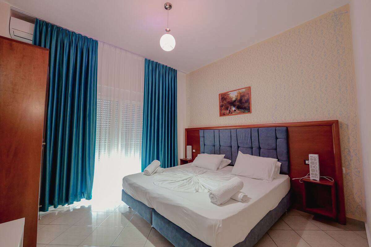 Chambre double, balcon | Coffre-fort, système d’insonorisation, accès au Wi-Fi (inclus)