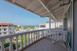 Family Room with Balcony | Balcony - Divo Palace Hotel (Ksamil)