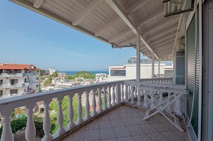 Family Room with Balcony | Balcony
