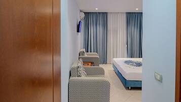 1 bedroom, in-room safe, soundproofing, free WiFi