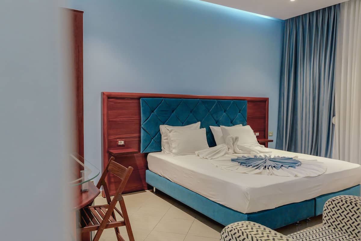 1 bedroom, in-room safe, soundproofing, free WiFi