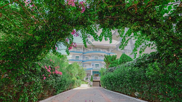 Property entrance - Divo Palace Hotel (Ksamil)