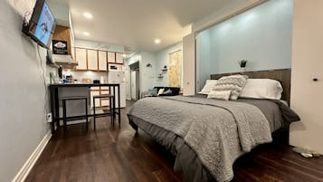 1 bedroom, iron/ironing board, free WiFi, bed sheets