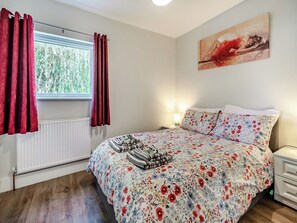 2 bedrooms, free WiFi, bed sheets, wheelchair access - A wonderful two bedroom modern bungalow with a large enclosed garden. (Sewerby, near Bridlington)