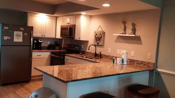 Coffee/tea maker, fridge, microwave, oven