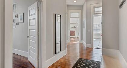 Bright & spacious apt - very pet friendly!