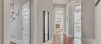 Bright & spacious apt - very pet friendly!