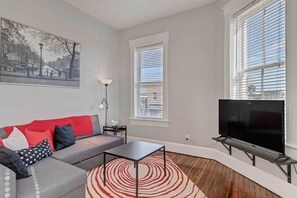 Unclassified image, 5 of 35, button - Bright & spacious apt - very pet friendly! (Jacksonville)