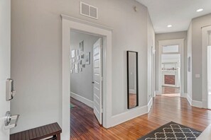 Unclassified image, 3 of 35, button - Bright & spacious apt - very pet friendly! (Jacksonville)