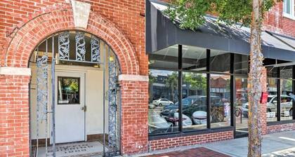 Sunny & bright - cute 1 BR apt in historic SPR