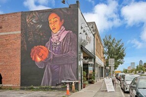 Unclassified image, 5 of 27, button