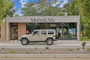 Unclassified image, 2 of 27, button