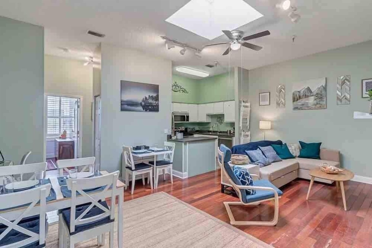 Stylish 2 BR apartment - perfect for relaxing!