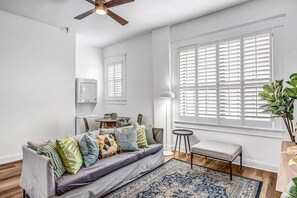 TV, Netflix, Hulu, streaming services