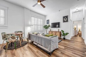 TV, Netflix, Hulu, streaming services