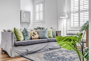 TV, Netflix, Hulu, streaming services