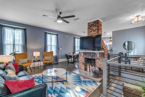 Unclassified image, 1 of 23, button