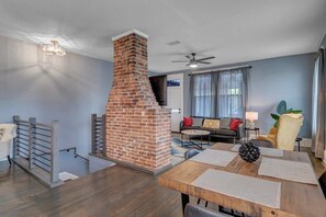 Unclassified image, 3 of 23, button