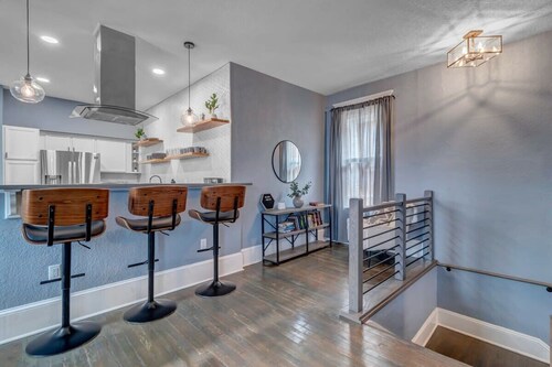 Spacious & Elegant - HUGE apt close to 3 breweries